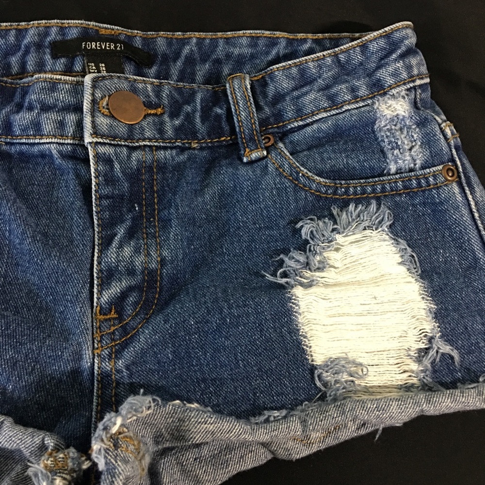 SALE! 3/10$ F21 Distressed Denim Jean Shorts - Picture 3 of 6